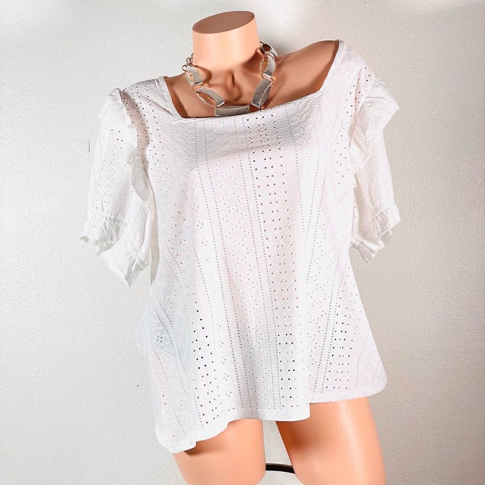 NWT Belldini Sz 1X Plus White Short Sleeve eyelet details gorgeous top